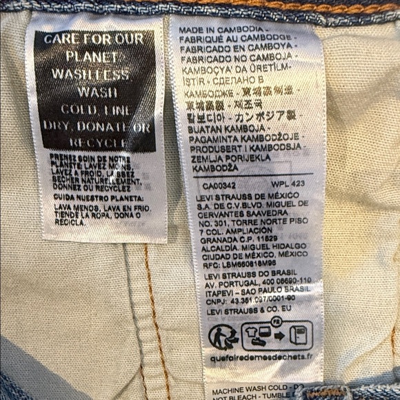 NWT Levi's Distressed Blue Jean Shorts - Picture 7 of 8